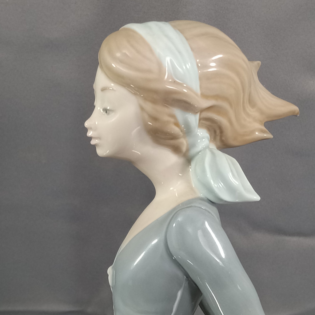 Lladro Sea Breeze Figurine - image 6 of 10