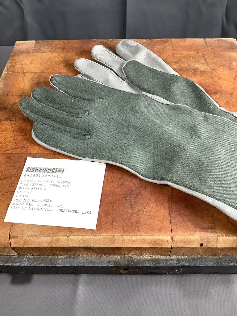 1970s Pilot Helmet With Box And Flight Gloves - image 3 of 6