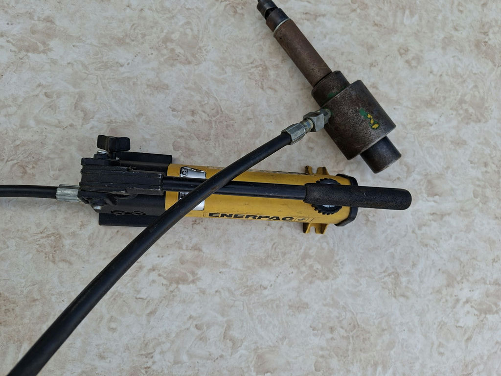 Enerpac Hydraulic Hand Pump and Cylinder - image 8 of 11