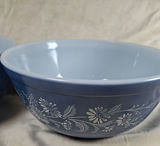 Pair of Pyrex Blue Mixing Bowls - thumbnail 3 of 8