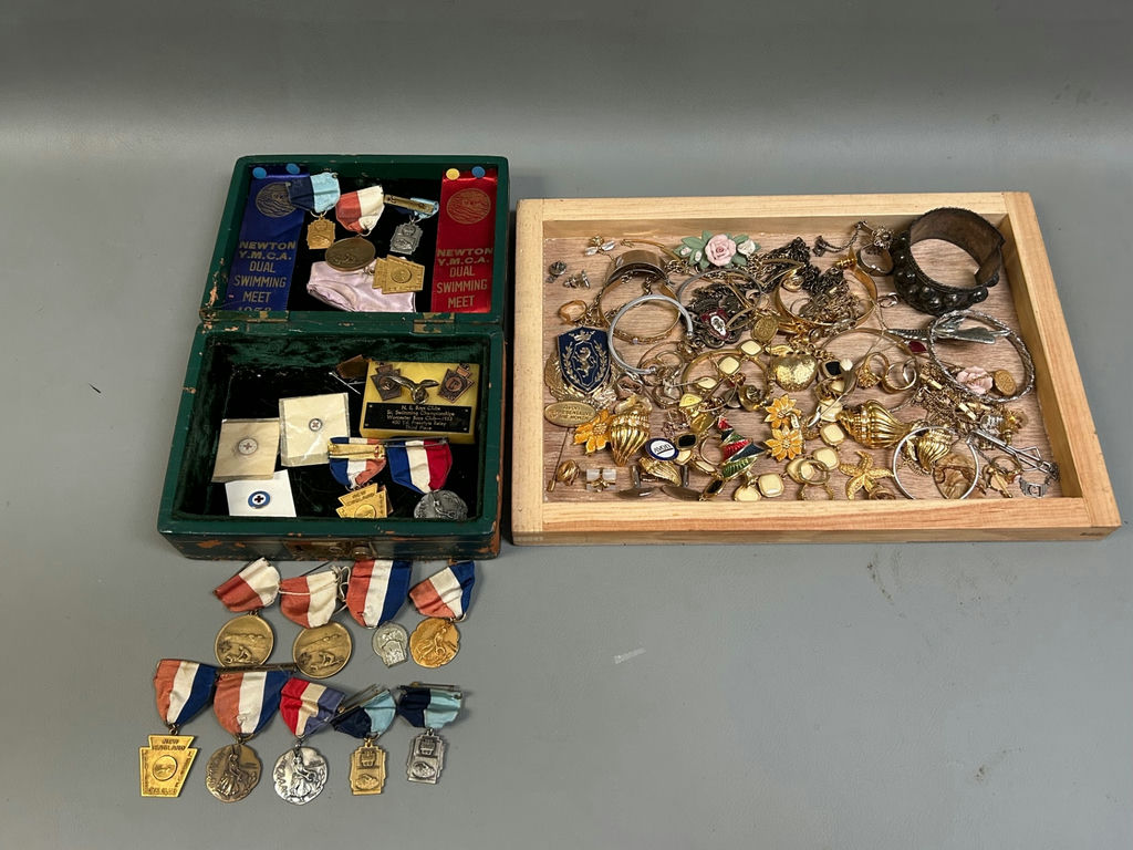 Costume Jewelry & Medals - image 1 of 6