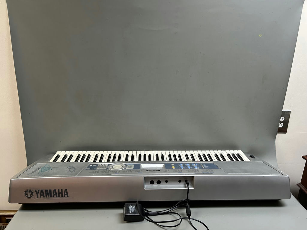 Yamaha DGX-200 76 Key Portable Digital Piano - image 3 of 8