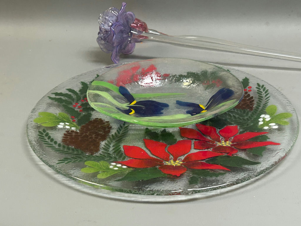 Hand Blown Flowers and Fused Art Glass Items - image 4 of 5