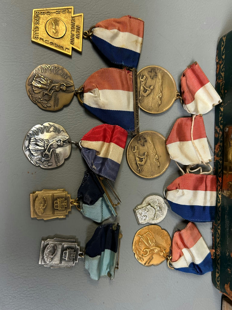 Costume Jewelry & Medals - image 6 of 6