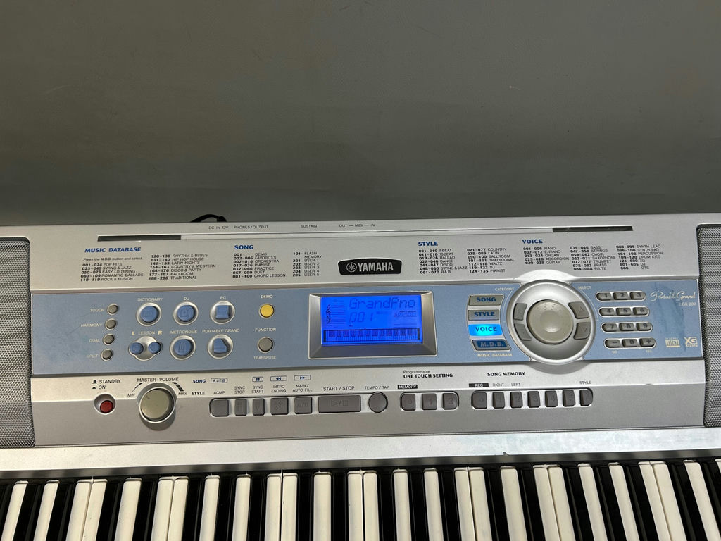 Yamaha DGX-200 76 Key Portable Digital Piano - image 6 of 8