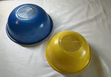 Set of Two Colored Pyrex Mixing Bowls - thumbnail 3 of 5