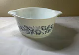 Blue Iris and Other Vintage Pyrex Bowls - thumbnail 8 of 10