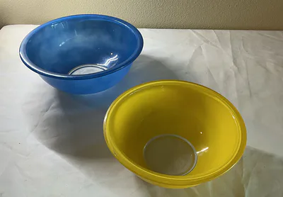 Set of Two Colored Pyrex Mixing Bowls - Image 1 of 5
