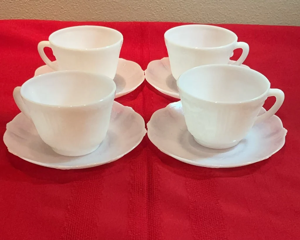 Vintage Glassware - image 9 of 10