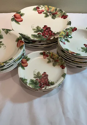 Royal Doulton Vintage Grape - Image 1 of 6