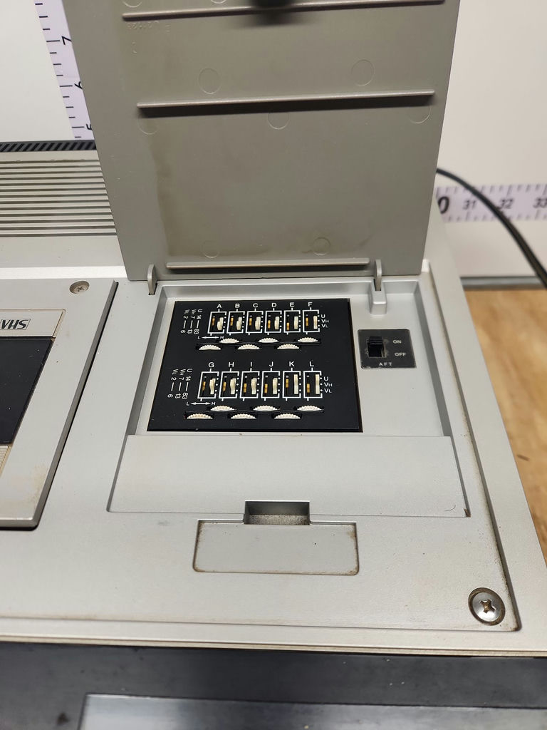 JVC HR-7100U Video Cassette Recorder - image 7 of 13