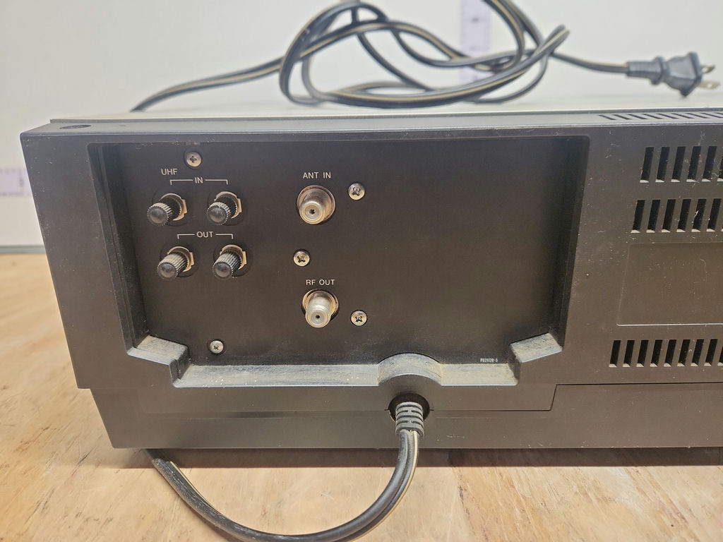 JVC HR-7100U Video Cassette Recorder - image 10 of 13