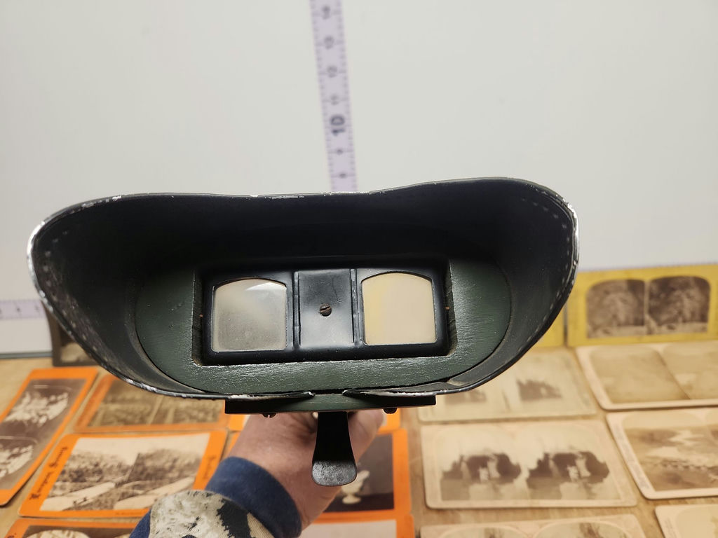 Stereoscopic Viewer & Cards - image 3 of 16