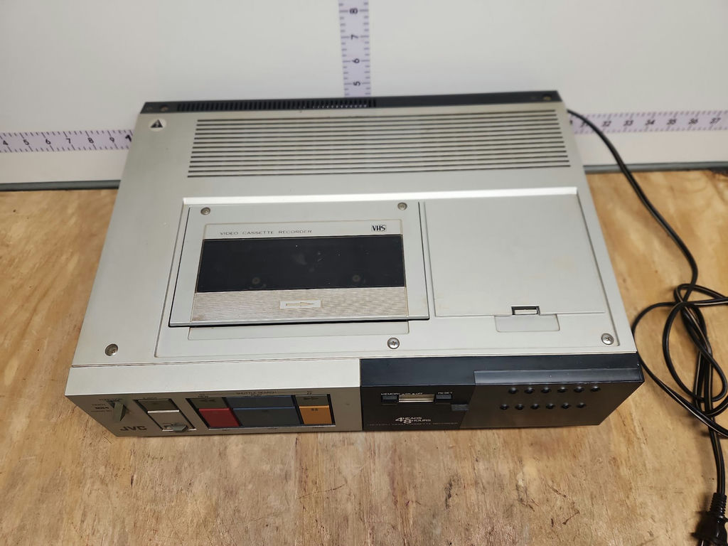 JVC HR-7100U Video Cassette Recorder - image 8 of 13