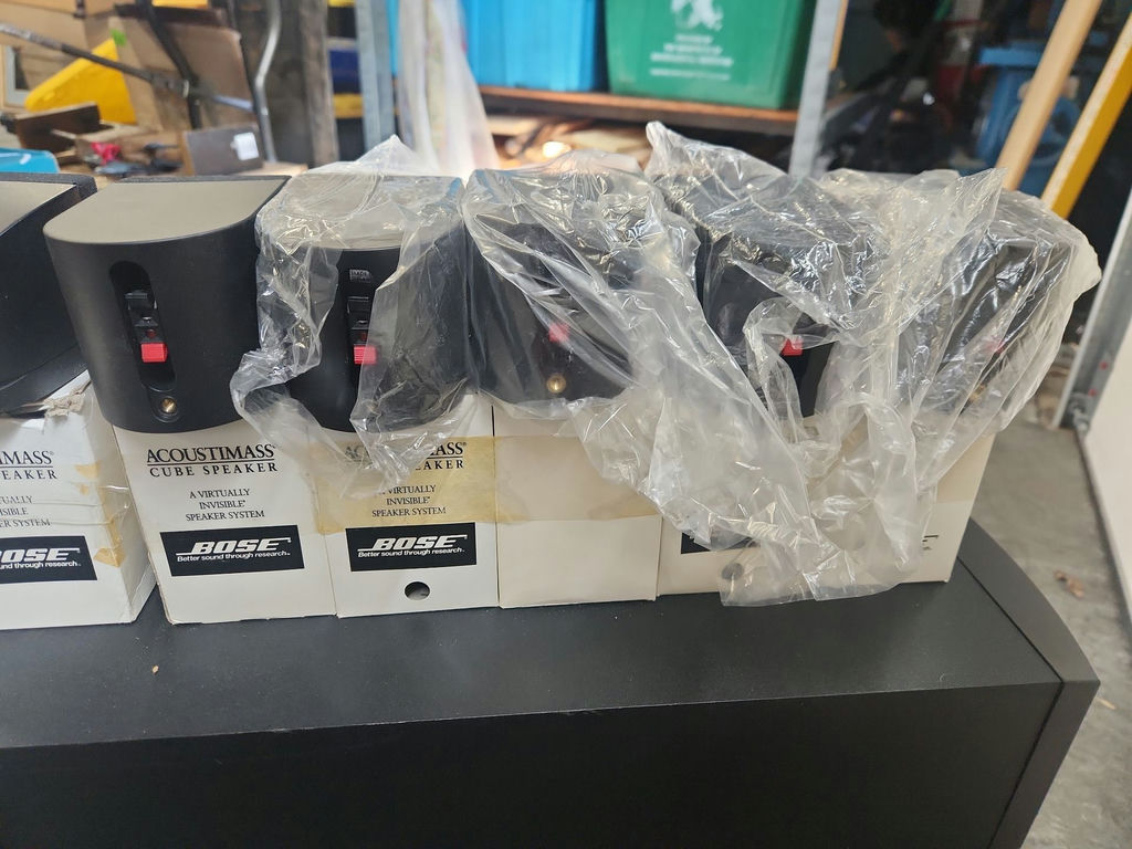 Bose Acoustimass Subwoofer & 7 Bose Acoustimass Cube Speakers - image 8 of 20