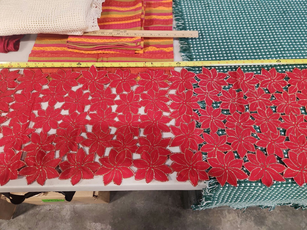 Linens & Doilies Lot - image 22 of 41