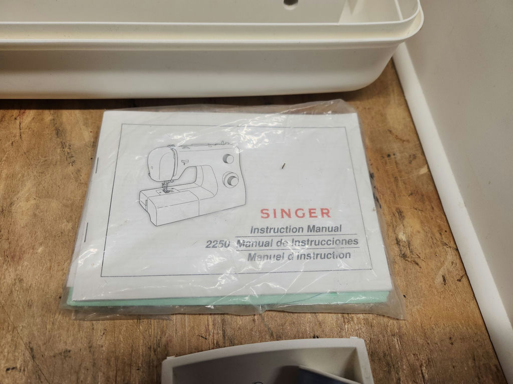 Singer Sewing Machine Model 2250 - image 6 of 16