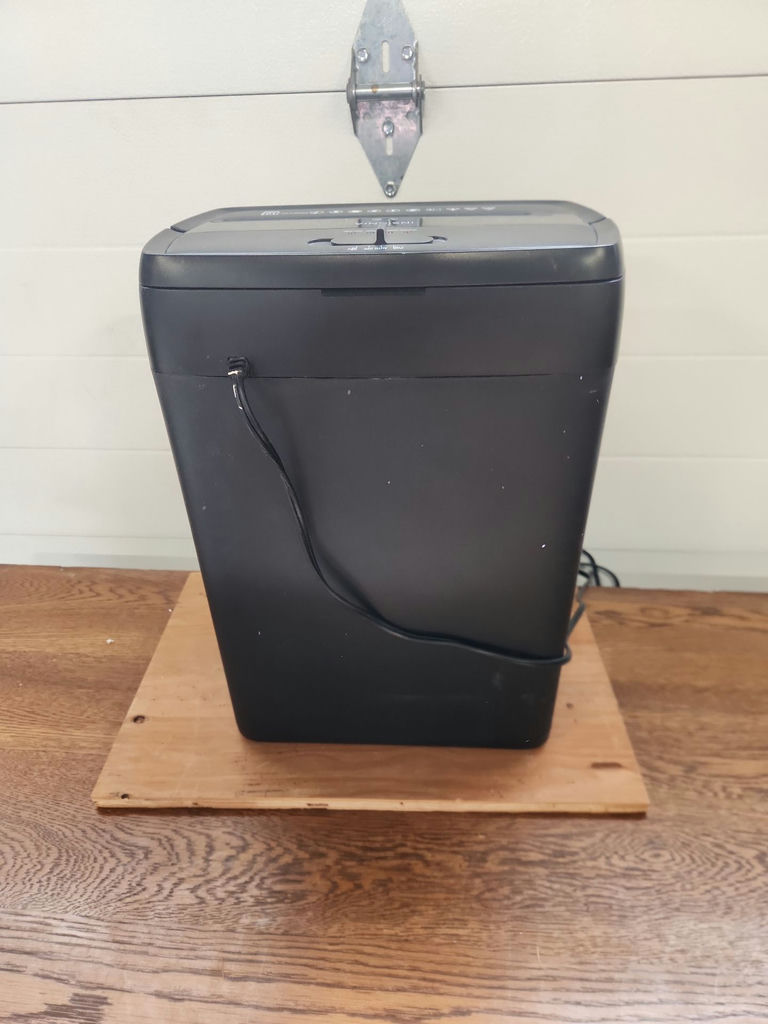 Insignia Paper Shredder - image 5 of 8