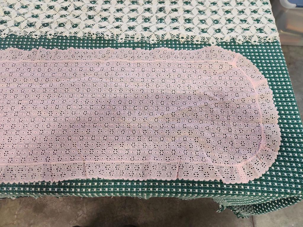 Linens & Doilies Lot - image 8 of 41