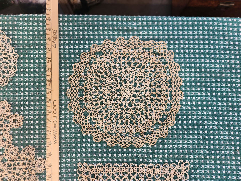 Linens & Doilies Lot - image 14 of 41