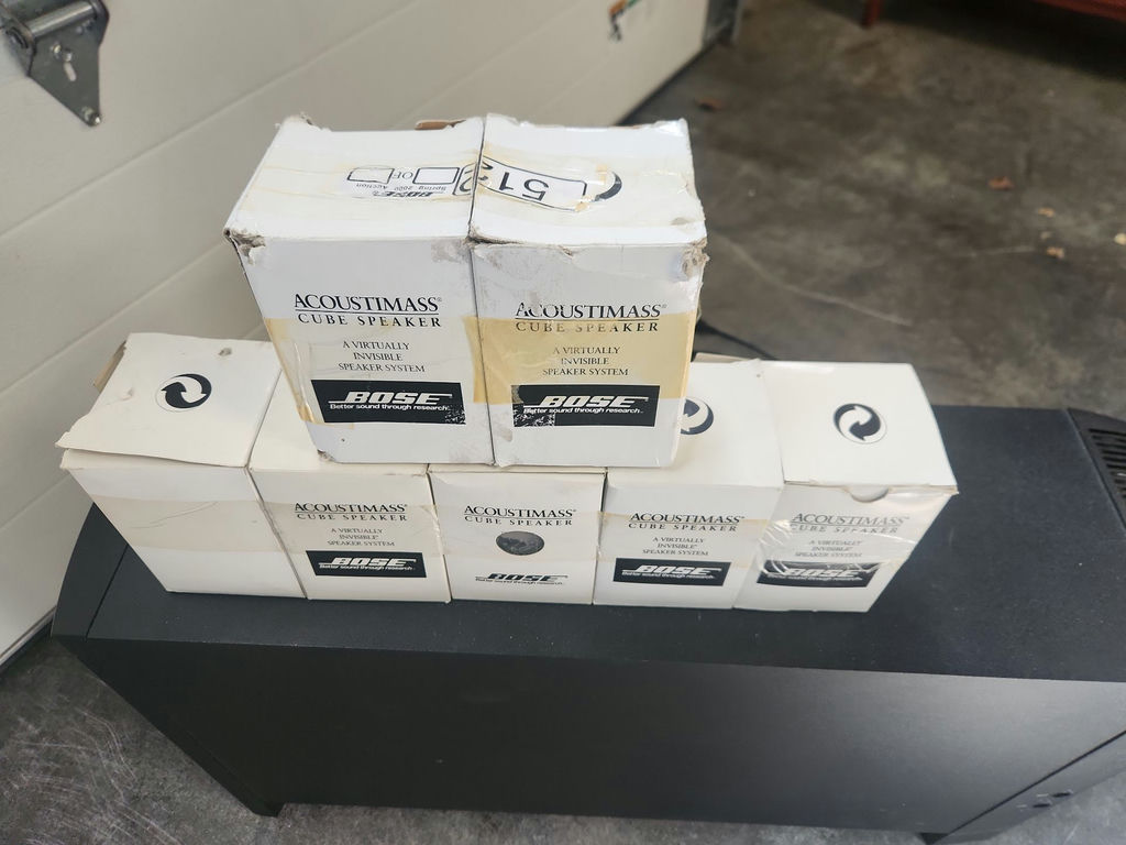 Bose Acoustimass Subwoofer & 7 Bose Acoustimass Cube Speakers - image 11 of 20