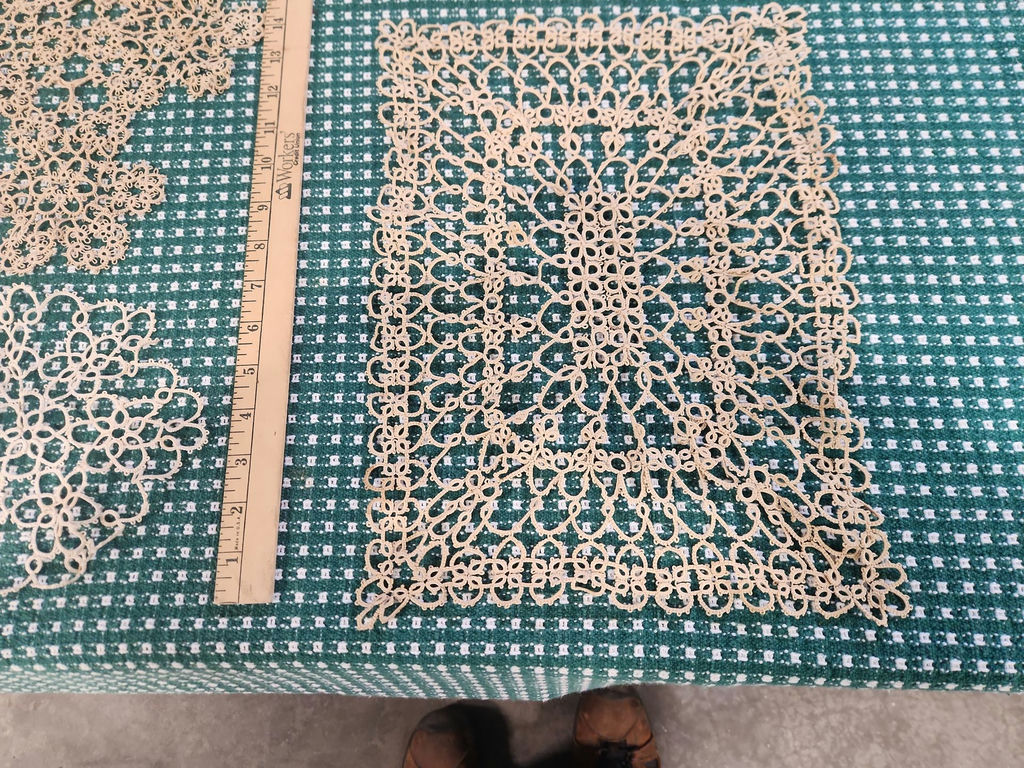 Linens & Doilies Lot - image 12 of 41