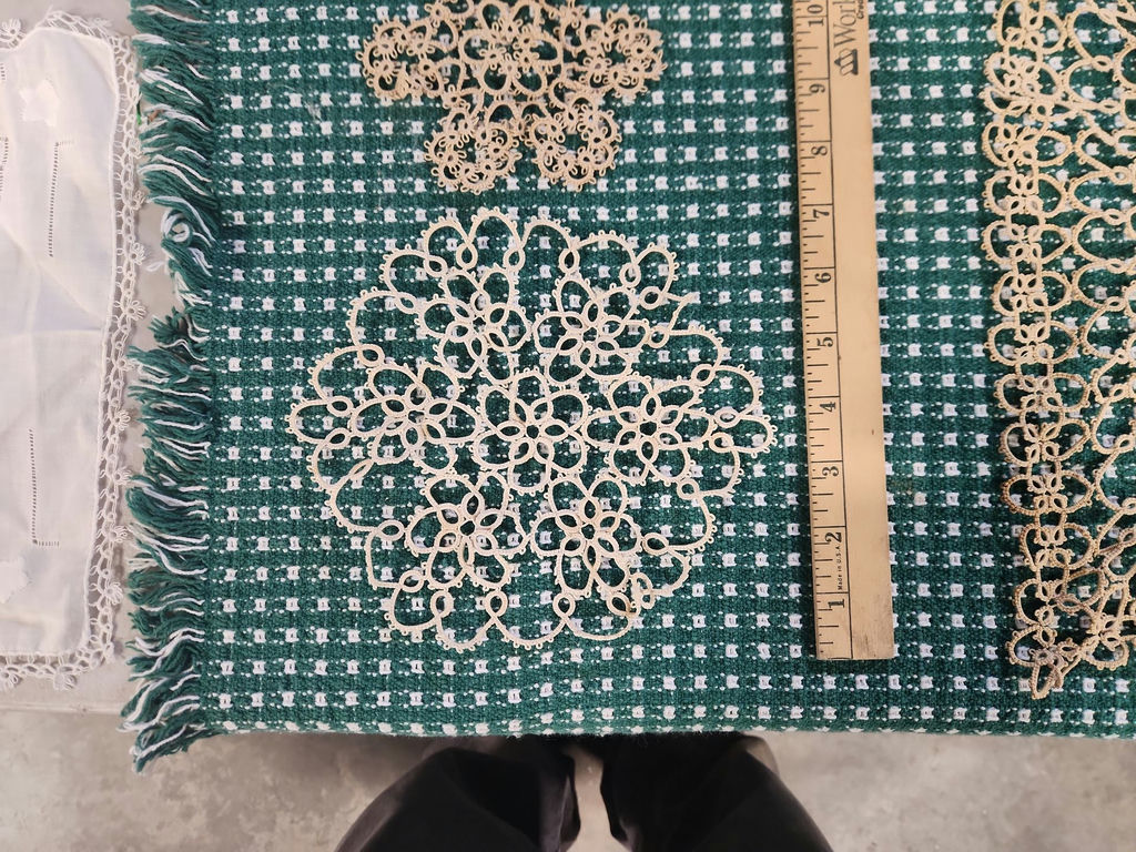 Linens & Doilies Lot - image 15 of 41