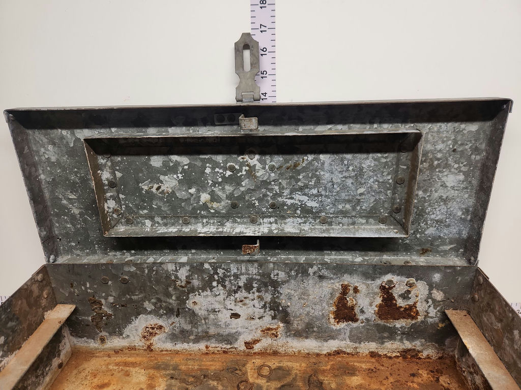 WW2 1943 US P&B Mfg Toolbox - image 4 of 10