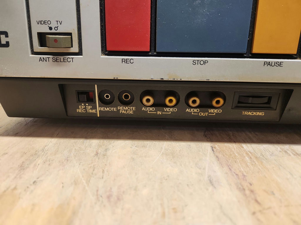 JVC HR-7100U Video Cassette Recorder - image 4 of 13