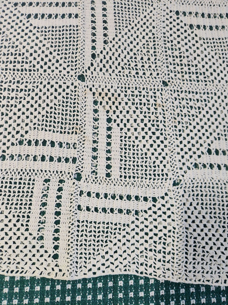 Linens & Doilies Lot - image 35 of 41