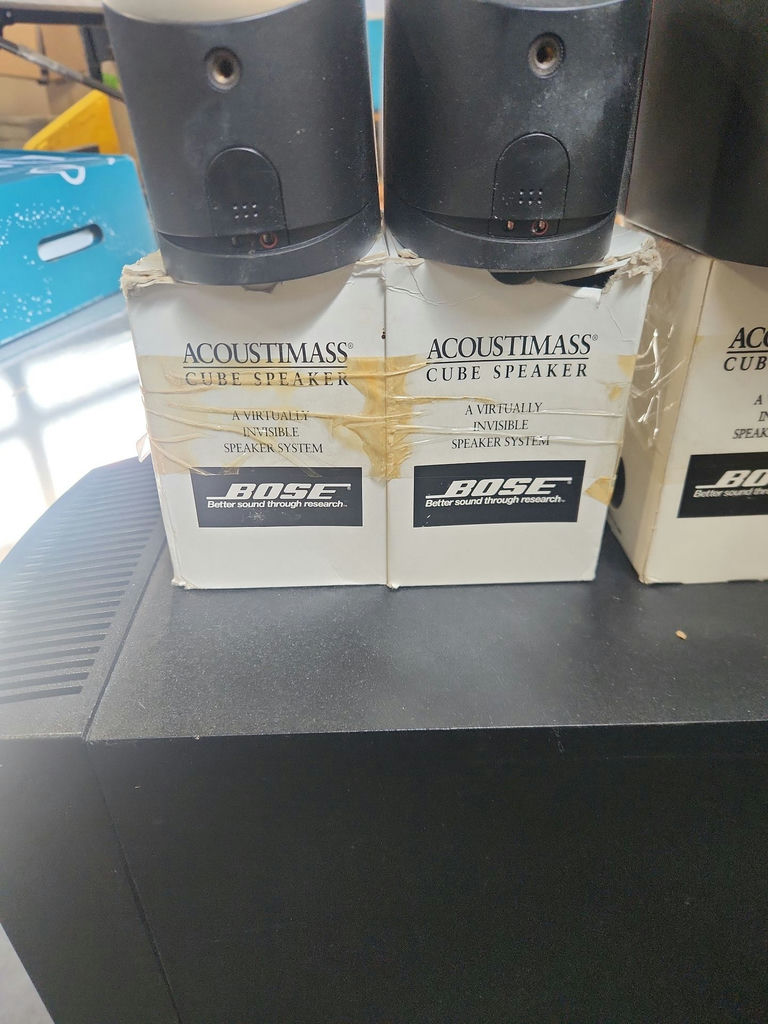 Bose Acoustimass Subwoofer & 7 Bose Acoustimass Cube Speakers - image 9 of 20