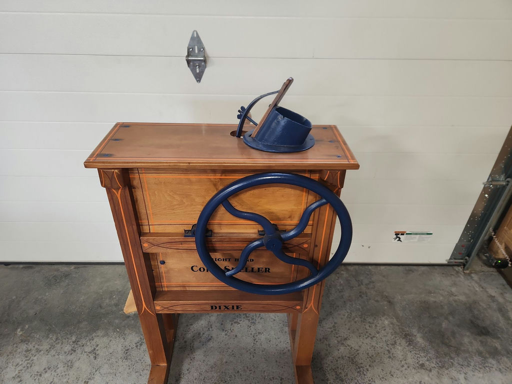 Dixie Right Handed Corn Sheller - image 2 of 17