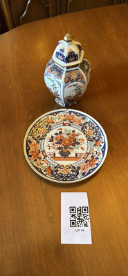 Cassidy, Imari porcelain ginger jar with lid and decorative plate - Image 1 of 4