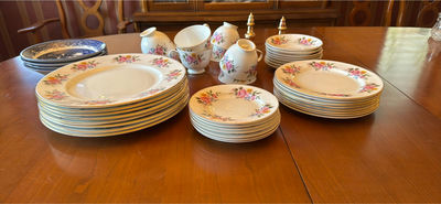 Marlborough Floral rose-pattern bone china dinnerware set - Image 1 of 7
