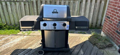 Natural Gas Grill with Stainless Steel Controls - Image 1 of 7