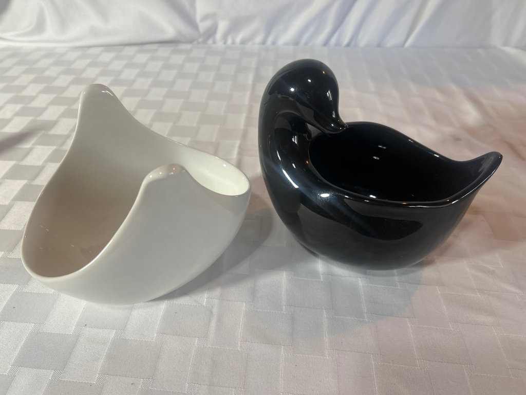 Eva Ziesel Ceramic S & P and serving bowls - image 10 of 16