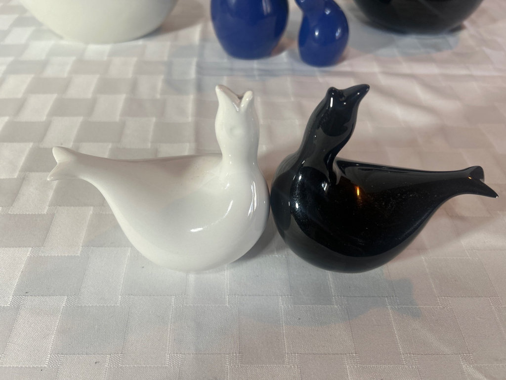 Eva Ziesel Ceramic S & P and serving bowls - image 6 of 16