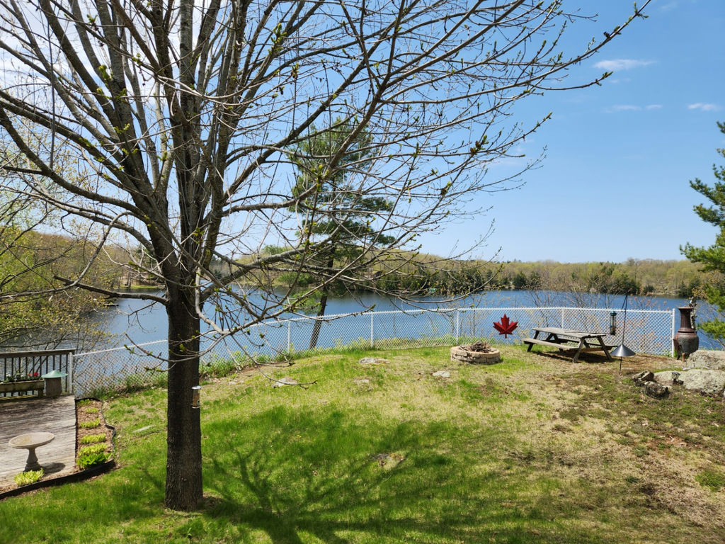 1 WEEK STAY EAGLE LAKE COTTAGE - VALUED AT $2000.00 - image 5 of 7