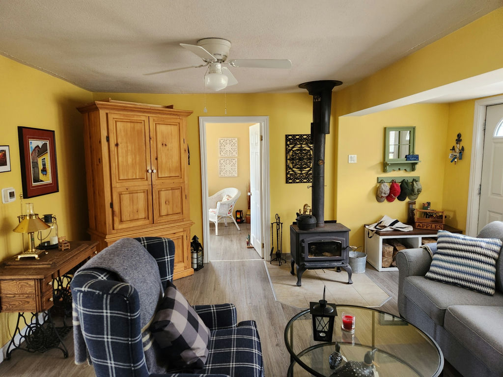 1 WEEK STAY EAGLE LAKE COTTAGE - VALUED AT $2000.00 - image 6 of 7