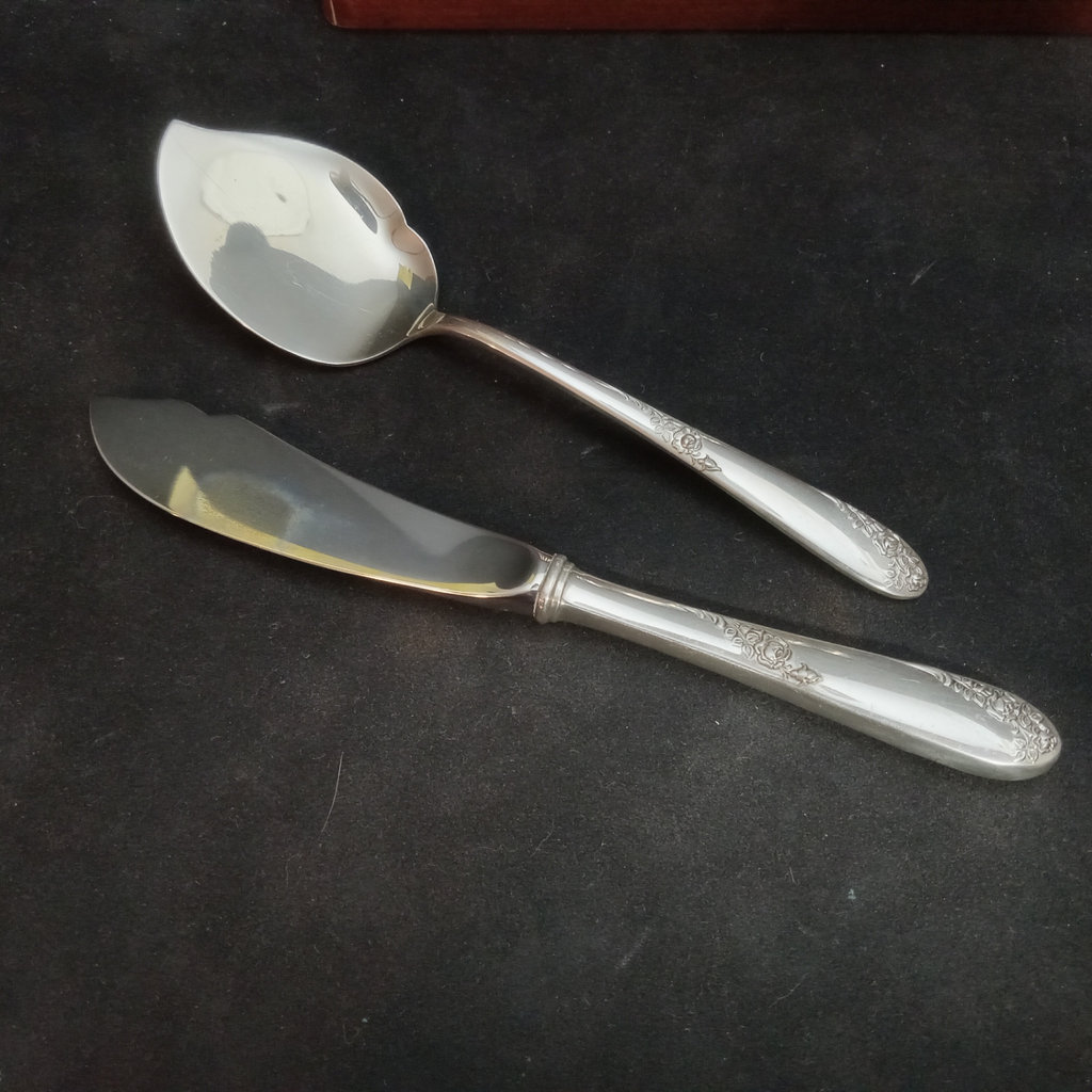 Lunt Sterling Flatware Set - 1070.7dwt - image 12 of 15