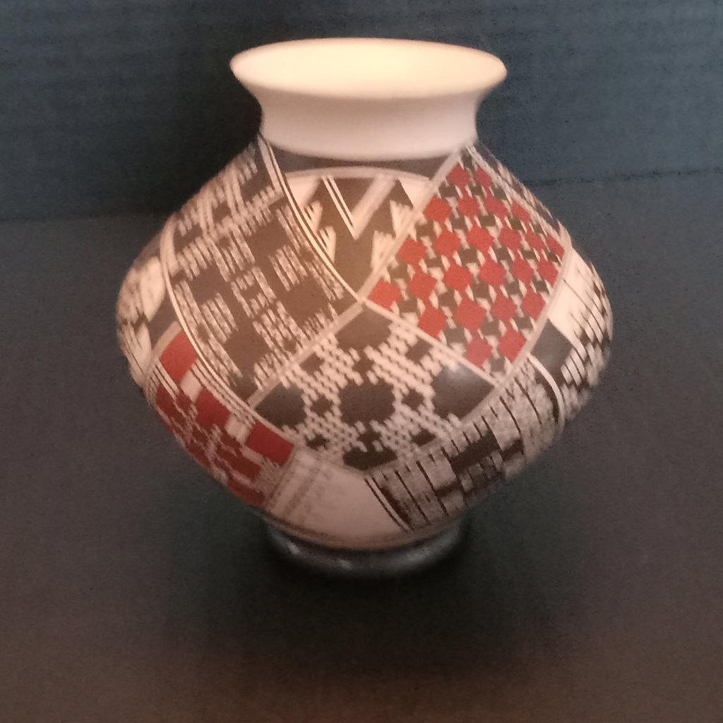 Mata Ortiz / Casas Grande Pottery - image 9 of 12