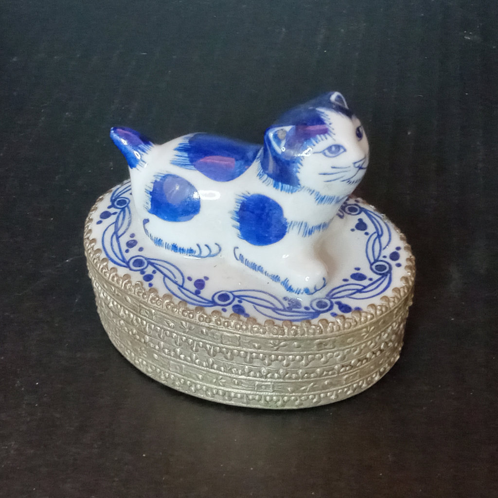 Vintage Blue & White Decor - image 15 of 18