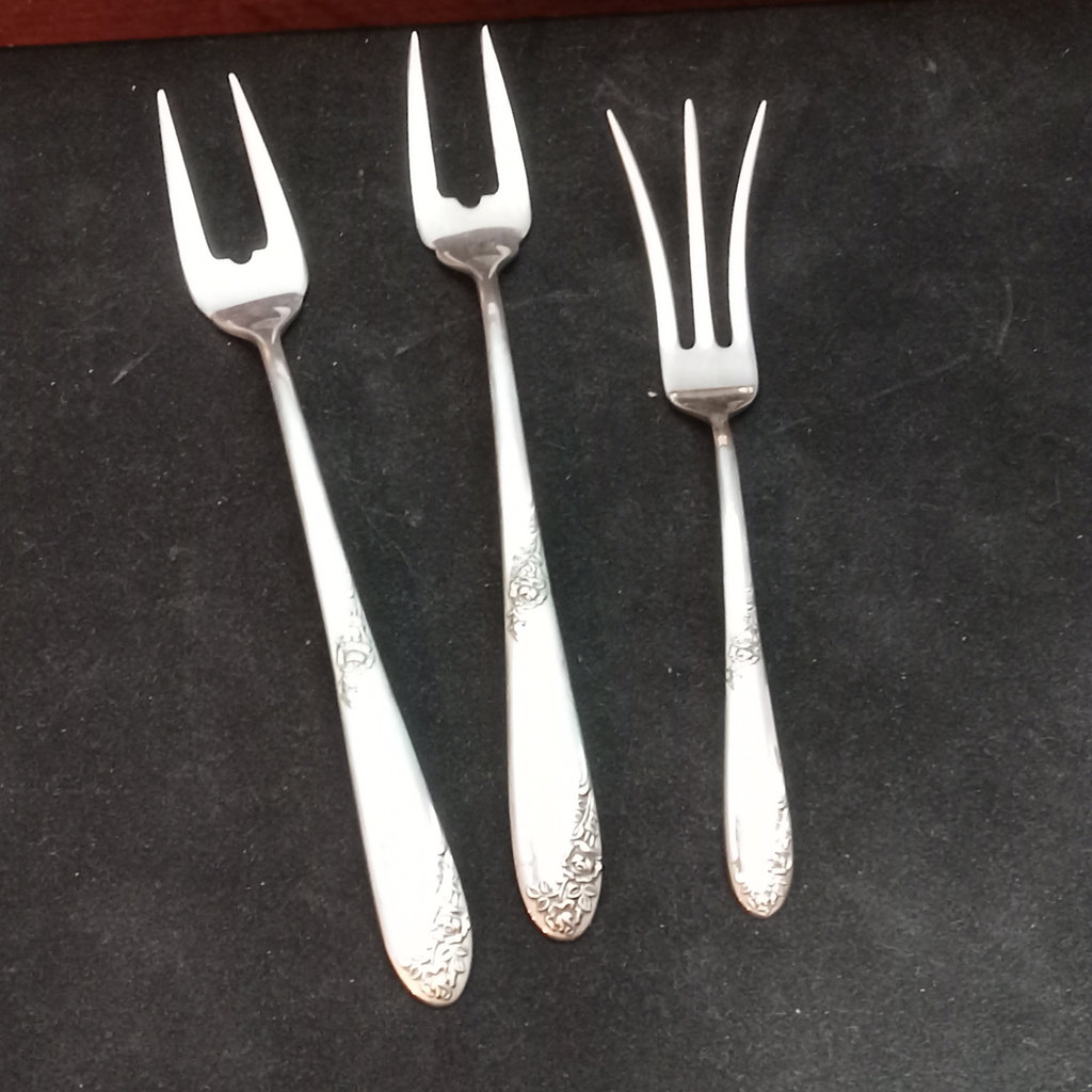 Lunt Sterling Flatware Set - 1070.7dwt - image 6 of 15