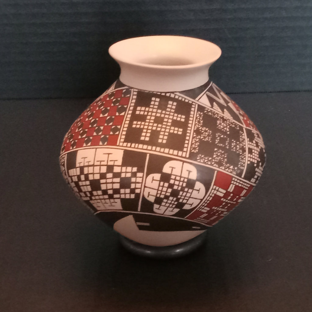 Mata Ortiz / Casas Grande Pottery - image 8 of 12