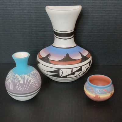 Navajo Pottery - Image 1 of 13