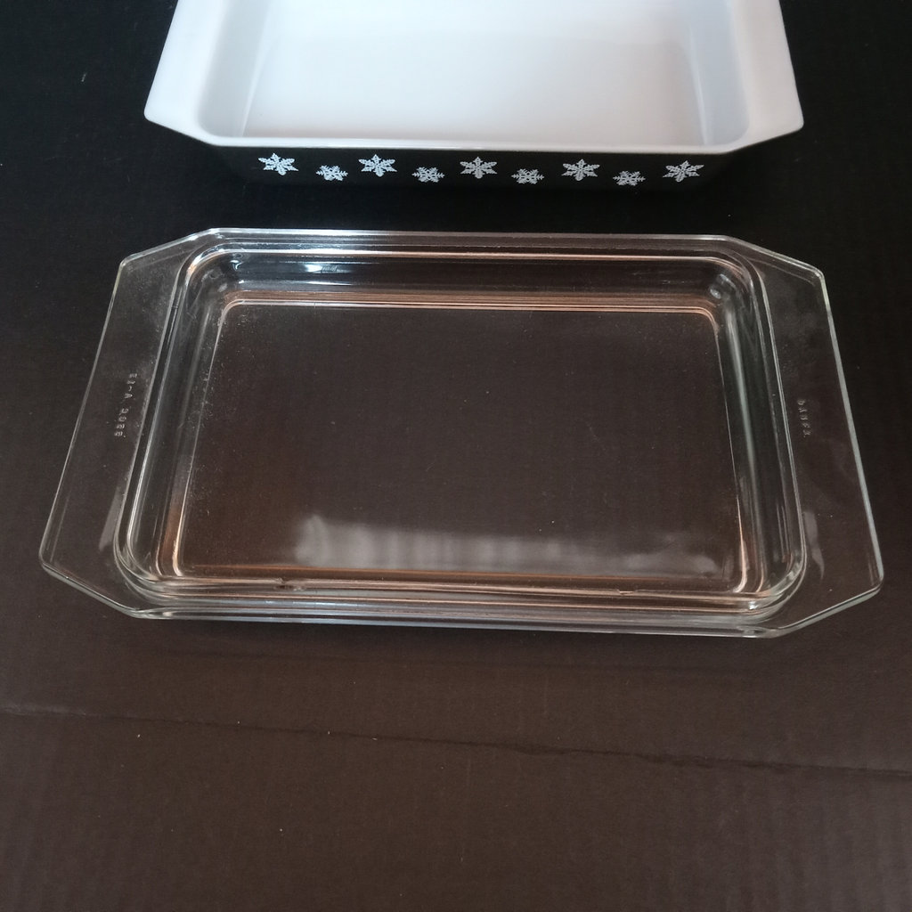 Vintage Pyrex - Butterly Gold / Black Snowflake - image 13 of 17