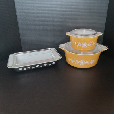 Vintage Pyrex - Butterly Gold / Black Snowflake - Image 1 of 17