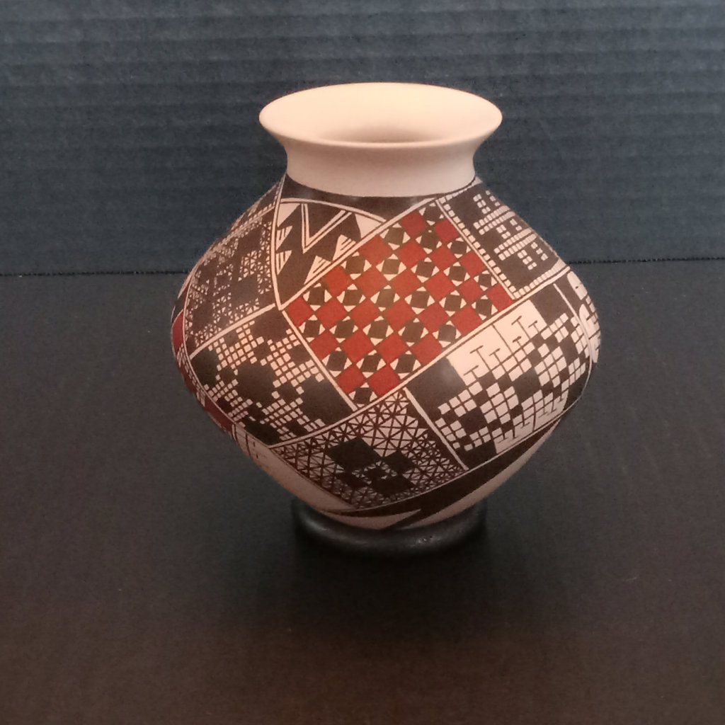 Mata Ortiz / Casas Grande Pottery - image 6 of 12