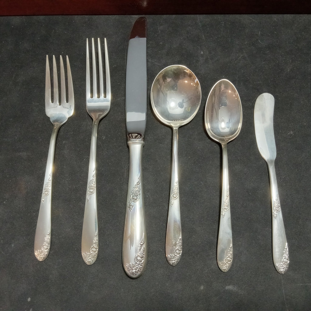 Lunt Sterling Flatware Set - 1070.7dwt - image 2 of 15