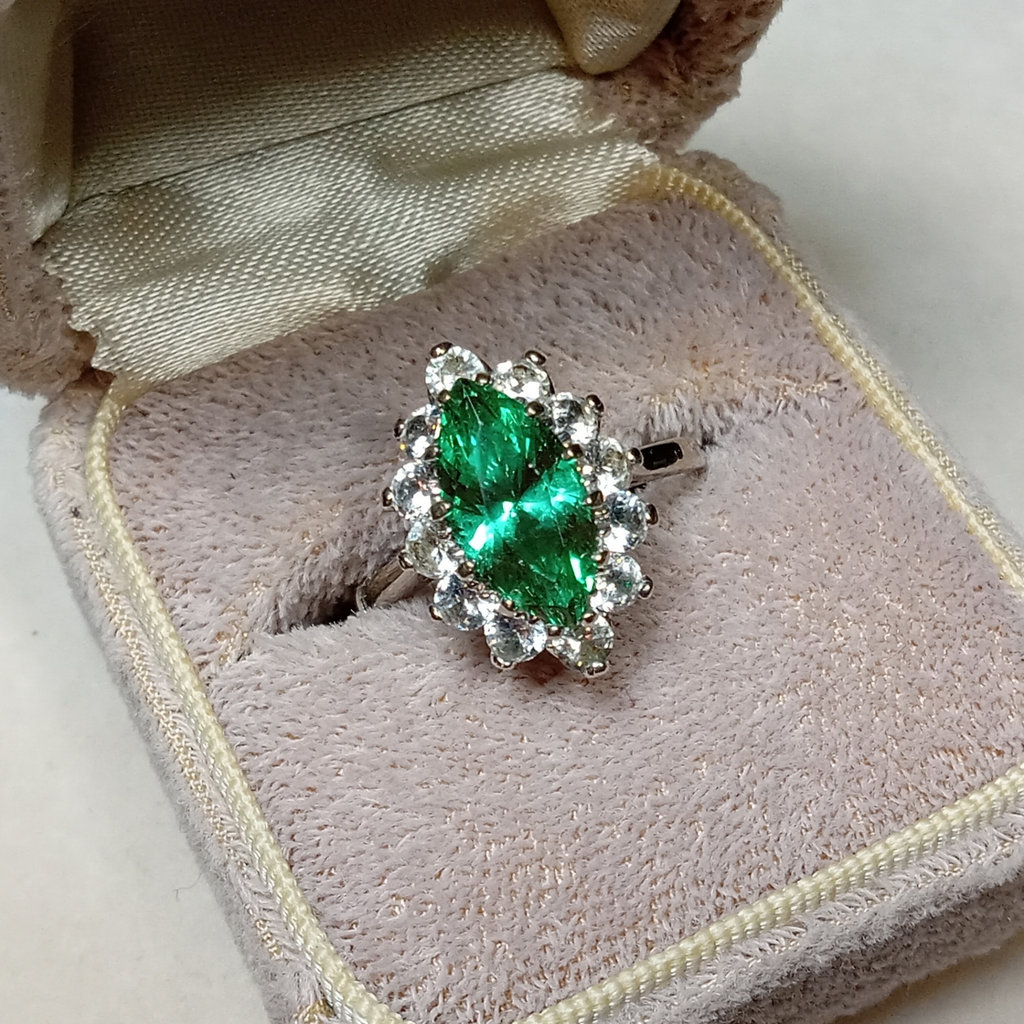 Gold & Emerald Jewelry - image 4 of 17